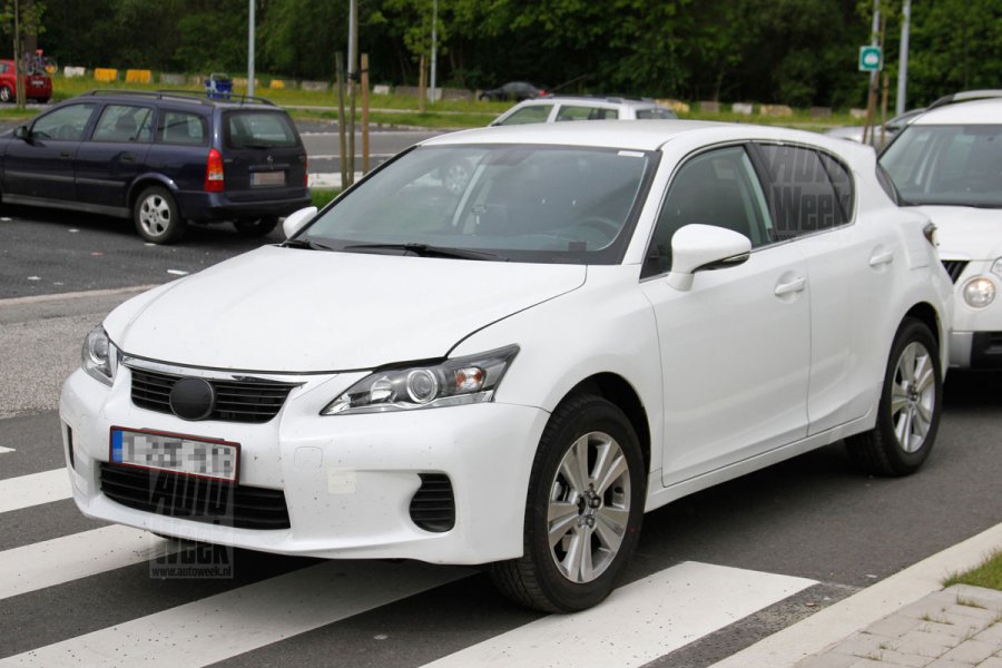 Lexus начал испытания компактного кроссовера