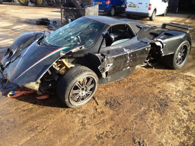 Потерпевшую аварию Pagani Zonda Roadster продают в Германии