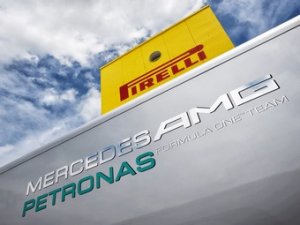 Mercedes AMG и Pirelli отделались устными предупреждениями