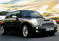 MINI Cooper S заставил австралийских полицейских побегать