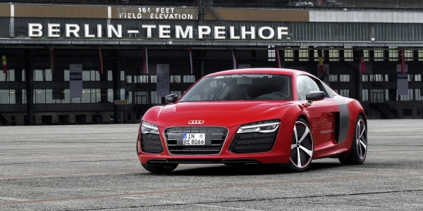 Audi R8 e-tron и компания – тест электромобилей будущего