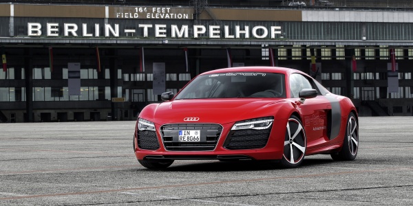 Audi R8 e-tron и компания – тест электромобилей будущего