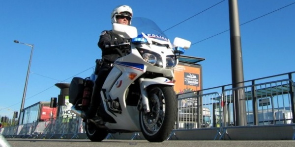 Французский полицейский лишился прав из-за превышения скорости 186 км/ч