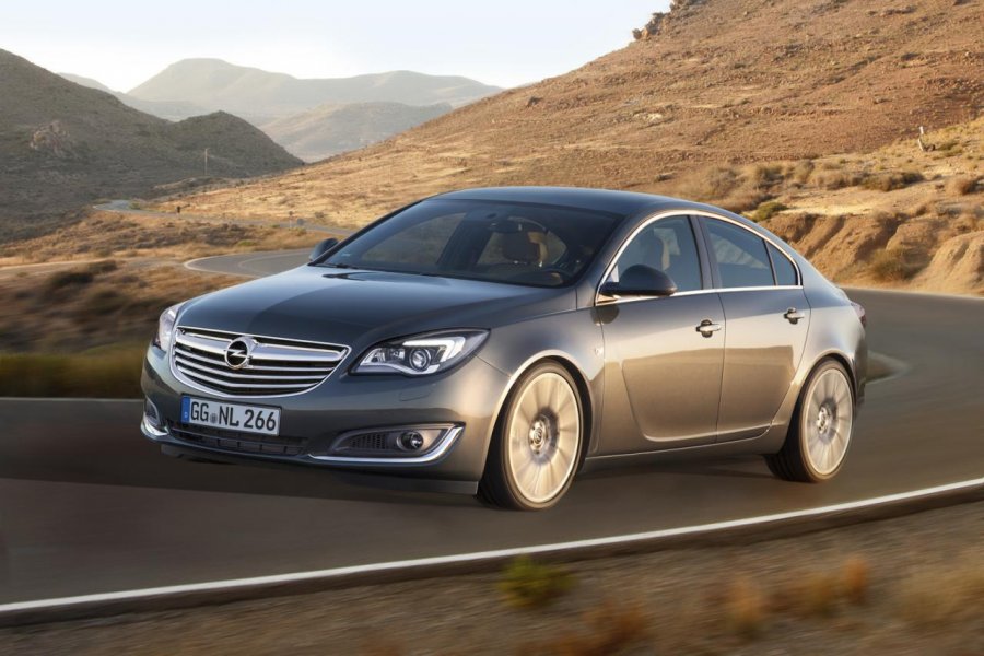 Рестайлинговое семейство Opel Insignia получило новые моторы и тачпад