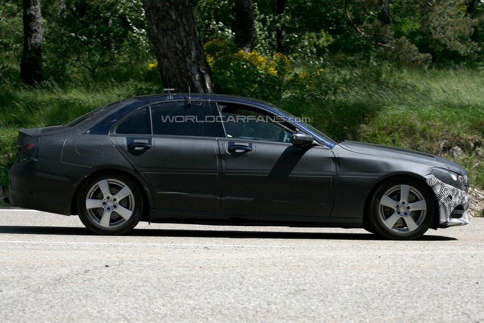 Новая генерация Mercedes C-класса засветилась перед шпионами