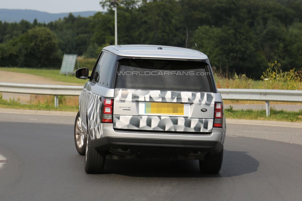 Появились новые шпионские фото удлиненного Range Rover 2014