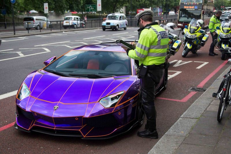 Владелец Lamborghini Aventador может лишиться его из-за того, что ездил по Лондону без номеров и страховки