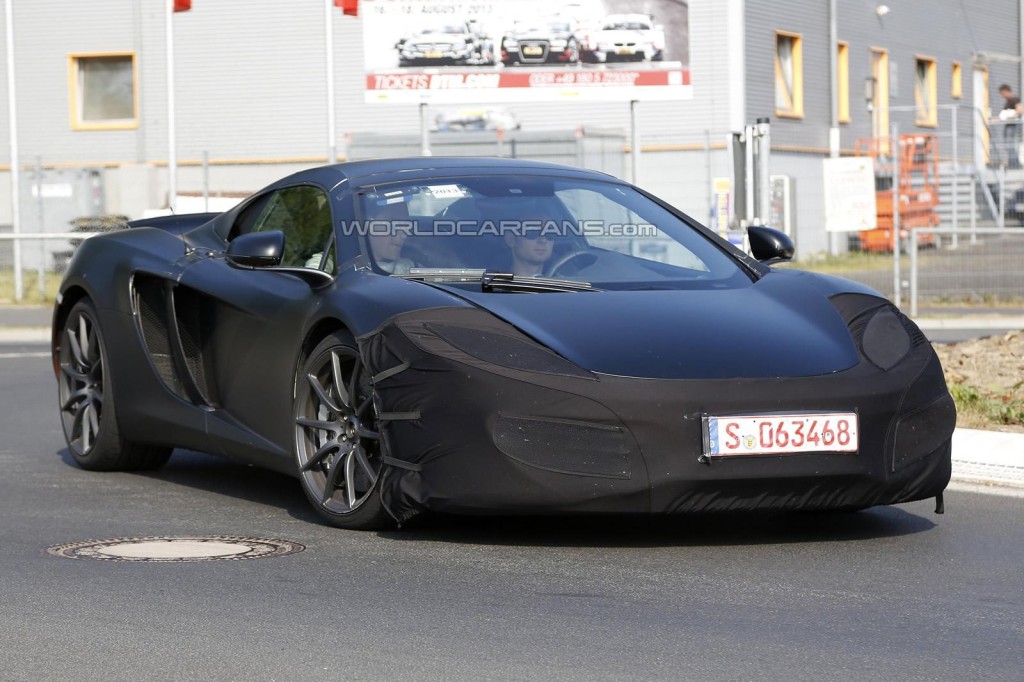 Прототип McLaren 12C Spider 2014 попал в объективы шпионской фотокамеры