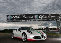 Alfa Romeo представила пейс-кар 4C