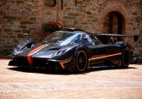 Суперкар Pagani Zonda Revolucion впервые попал в объектив видеокамеры