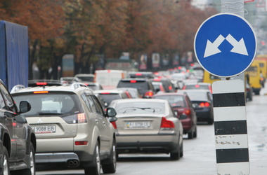 Киевские пробки снова становятся длиннее