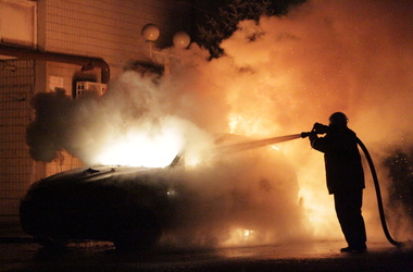 За одну ночь в Киеве загорелись три автомобиля