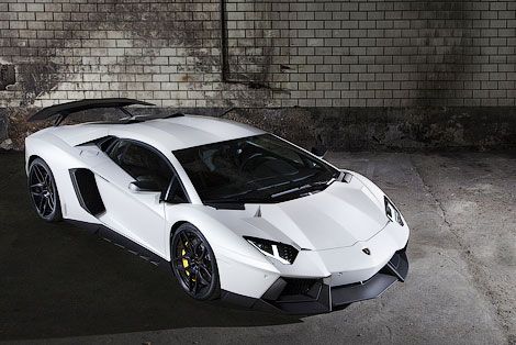 Lamborghini Aventador сравнялся в мощности с “Вейроном”