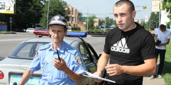 В Донецке жестоко избили журналиста Дорожного контроля – сломана челюсть и нос