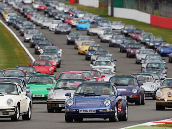 Компания Porsche собрала вместе рекордное количество 911-х – See more at: http://mclarenf-1.com/news-56050-kompaniya-porsche-sobrala-vmeste-rekordnoe-kolichestvo-911-h.html#sthash.HF8tk0RG.dpuf