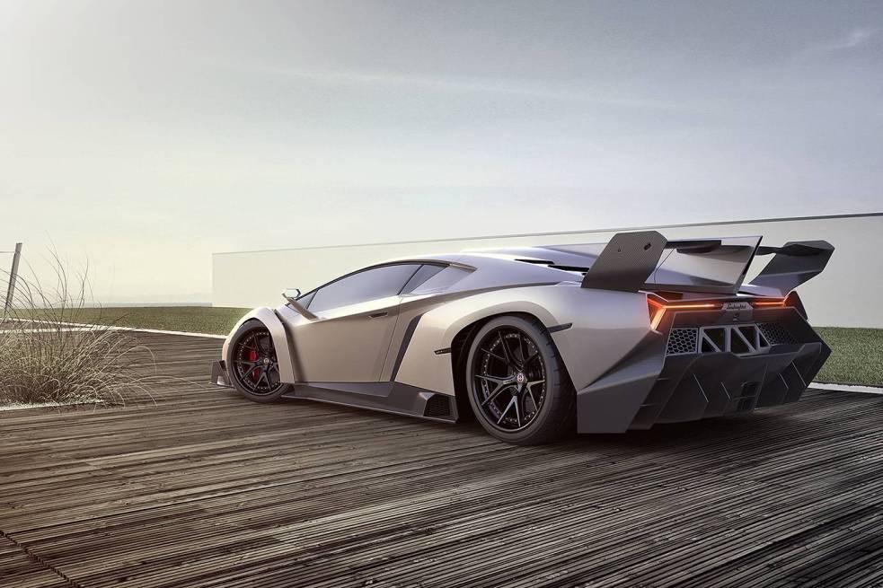 Эксклюзивное купе Lamborghini Veneno Roadster едет на шоу во Франкфурт