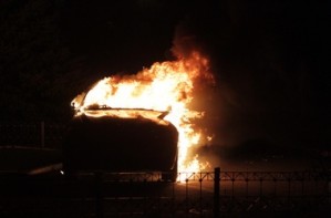В Дарницком районе Киева ночью загорелись два авто