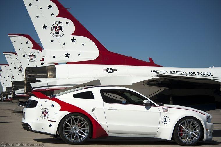 Ford Mustang U.S. Air Force Thunderbirds Edition 2014 ушел с молотка почти за $ 400.000