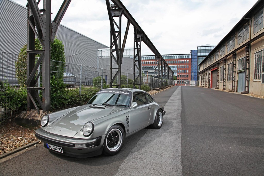 Специалисты ателье DP Motorsport восстановили Porsche 911 1986-го года выпуска