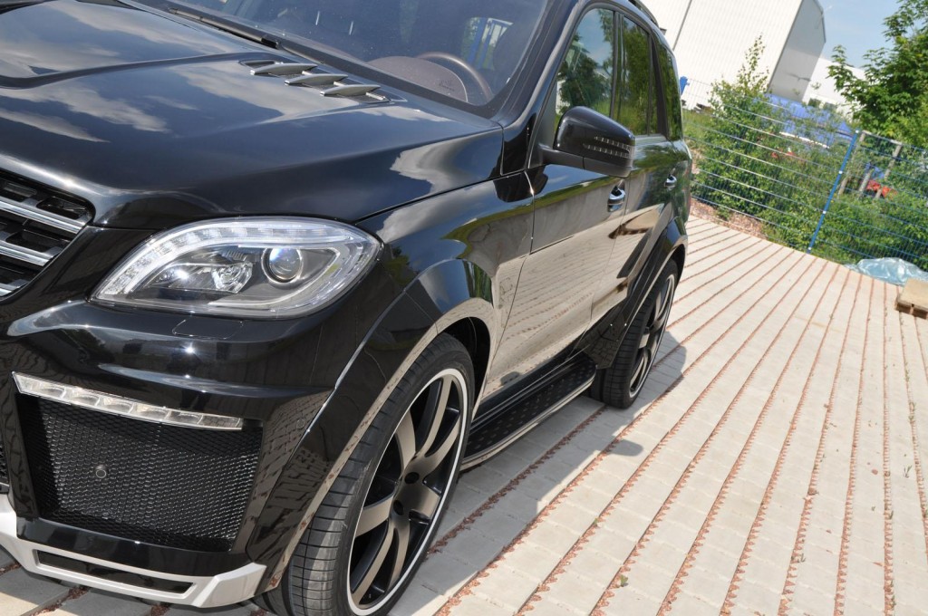 Специалисты ателье German Special Customs сделали Mercedes ML немного шире