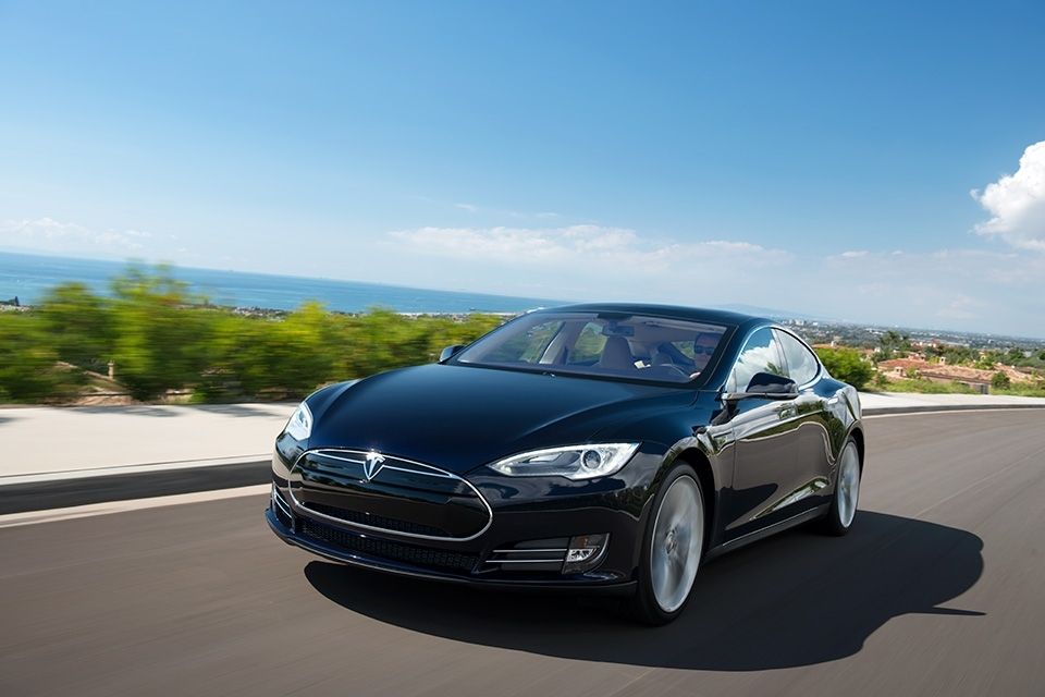 Автомобиль Tesla Model S признан рекордно безопасным