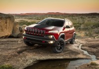 Выпуск Jeep Cherokee 2014 откладывается из-за проблем в работе 9-ступенчатой коробки передач ZF