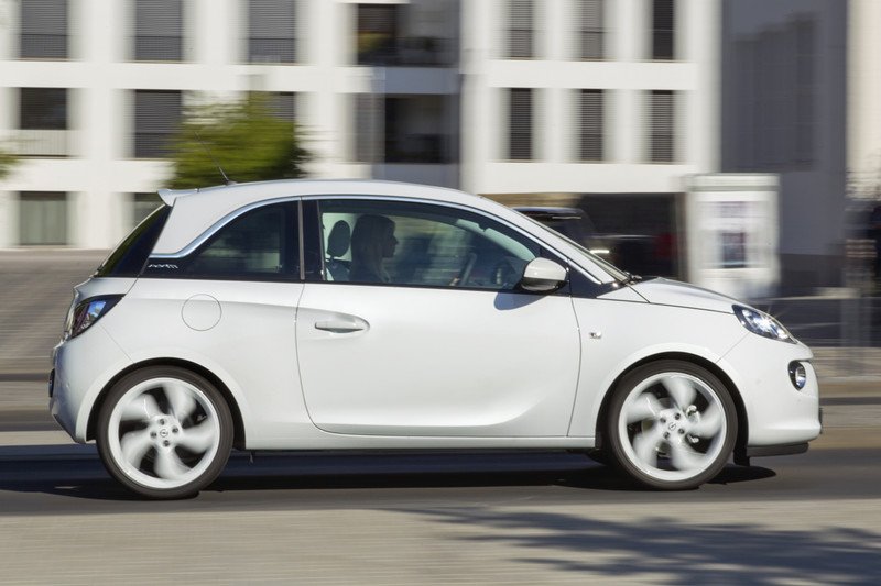 Opel приготовил для владельцев iPhone продвинутые версии Adam