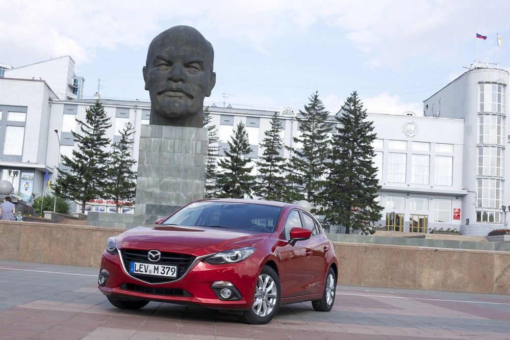 Новую Mazda3 испытали дорогами Сибири