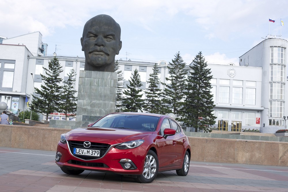 Новую Mazda3 испытали дорогами Сибири