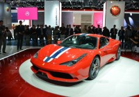 Ferrari 458 Speciale ревет на испытательном треке Фиорано