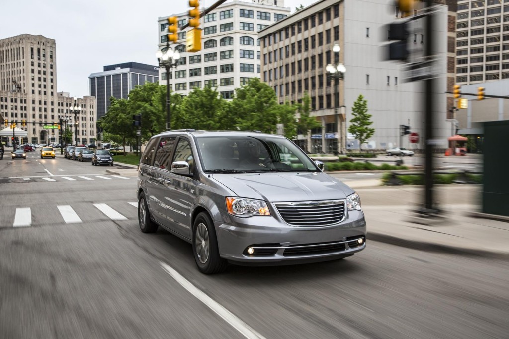 Chrysler представил юбилейные версии Dodge Grand Caravan и Chrysler Town & Country