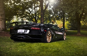 Lamborghini Aventador в обвесе от тюнинг-ателье PUR походит на джентльмена во фраке с золотыми аксессуарами