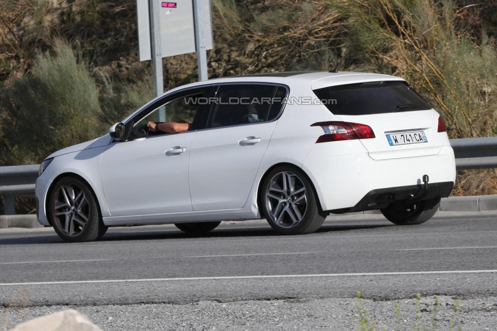 Появились первые живые фото Peugeot 308 GTi 2014