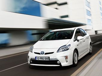 Следующий Toyota Prius оснастят беспроводной зарядкой