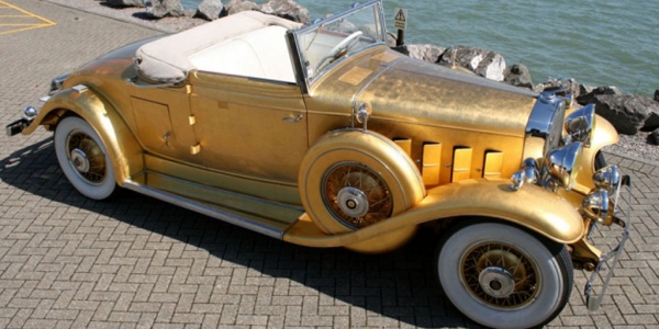 Золотой Cadillac самого высокооплачиваемого артиста XX века продают в Британии