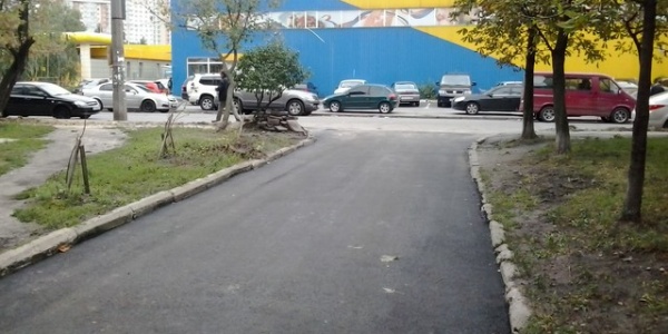 Киевский адвокат добился ремонта асфальта почти целой улицы в Киеве