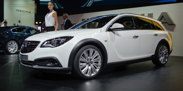Семейство Opel Insignia обновилось и пополнилось внедорожной версией