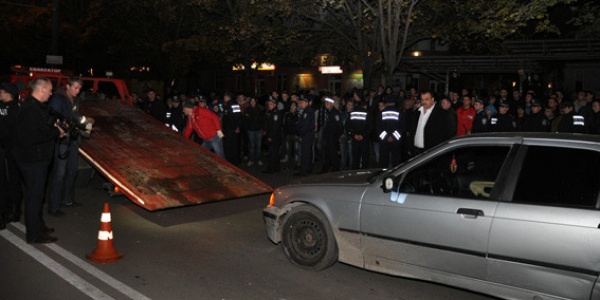 В Тернополе едва не линчевали мажора на BMW, насмерть сбившего 15-летнюю девушку