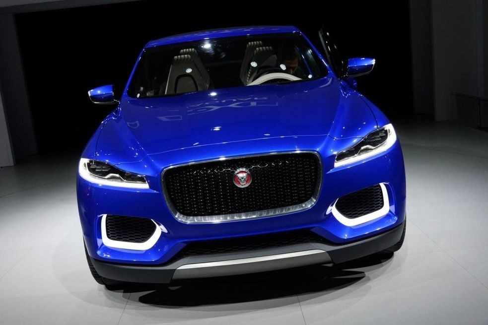 Первые снимки серийной версии кроссовера Jaguar C-X17