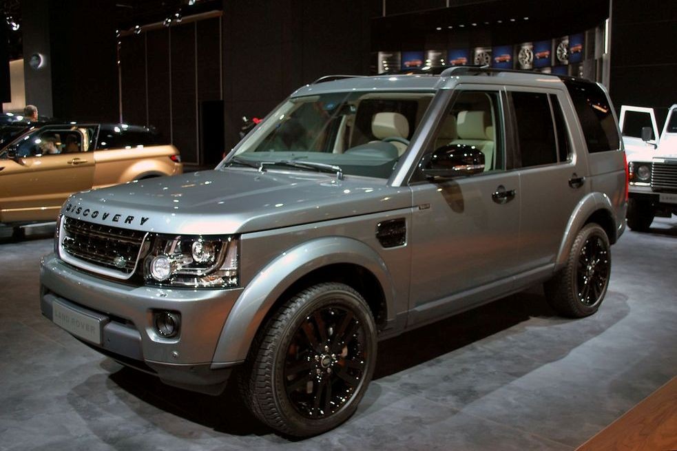 Премьера обновленного внедорожника Land Rover Discovery