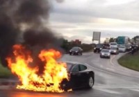 В США сгорела Tesla Model S