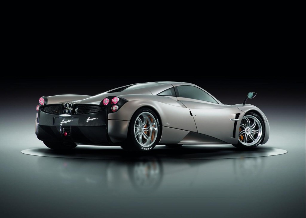 Стартовая цена на Pagani Huayra составляет € 1.056 млн