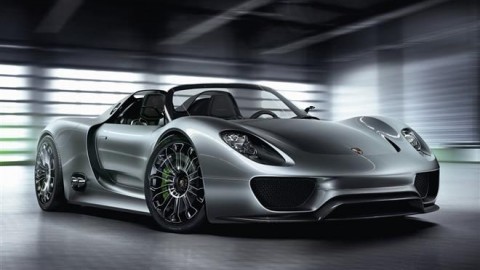 Porsche привезла свой супергибрид в Китай