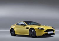 Aston Martin V12 Vantage S на Сильверстоуне