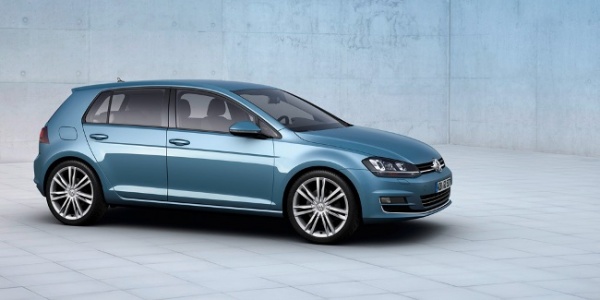 Volkswagen научит Golf получать энергию от розетки