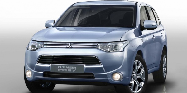 Гибридный Mitsubishi Outlander прибыл к европейским дилерам