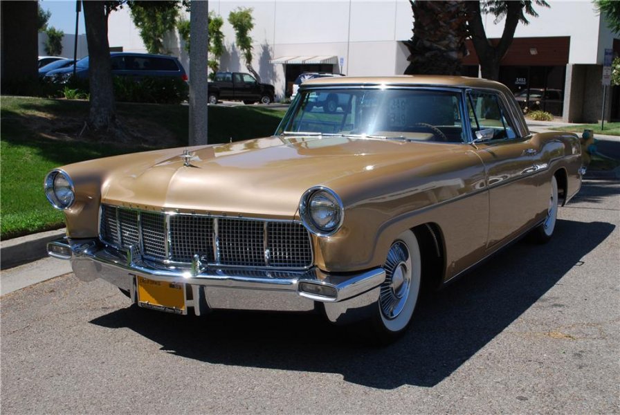 Роскошный Lincoln Continental Mark II продали за рекордную сумму