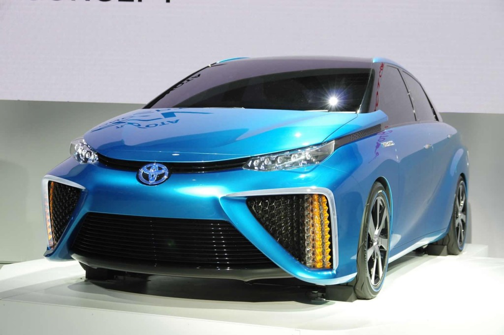 Токийский автосалон 2013: Toyota представила работающий на топливных элементах концепт FCV