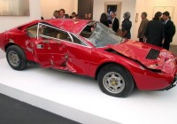 Разбитая Ferrari Dino 1993 обрела вторую жизнь в виде скульптуры стоимостью $ 250.000