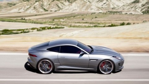 Jaguar определился с премьерой купе F-Type